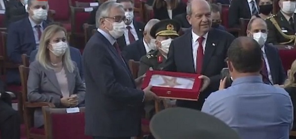 North Cyprus News - Akinci hands over flag to Tatar