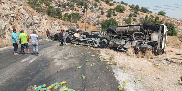 North Cyprus News - Lorry overturns on Kyrenia Mountain Road